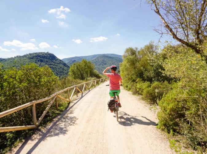 014_Radfahrer Landschaft - Lisa von Bischopinck - Lernidee Reisen - Schoene Aussichten Touristik